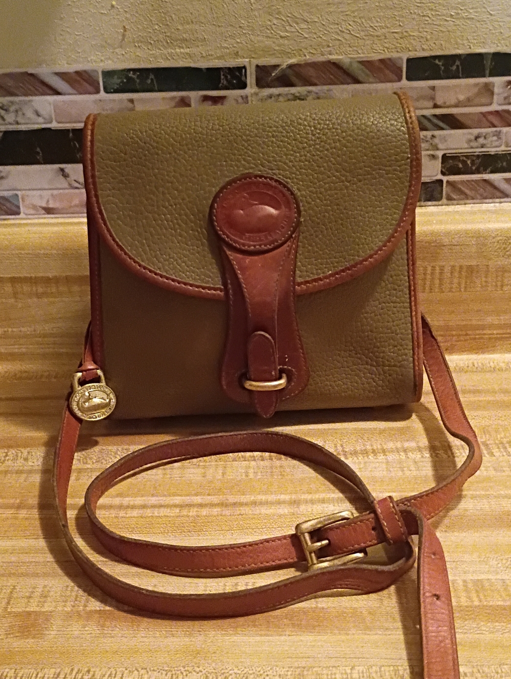 Vintage, Authentic Essex Crossbody Dooney & Bourke GORGEOUS!